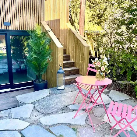 Апартаменты Idyllic Bygdoy Apartment With Free Parking Осло