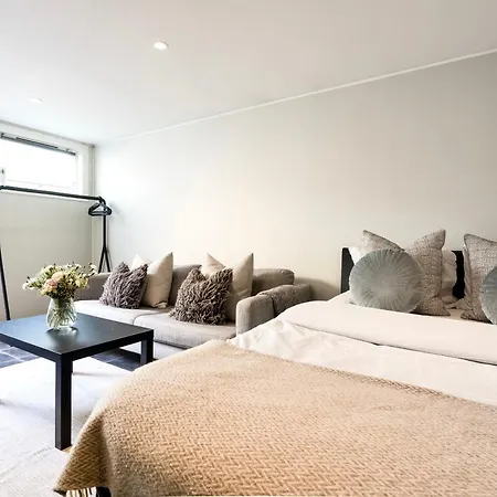Апартаменты Idyllic Bygdoy Apartment With Free Parking